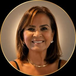 Retrato de Maria Guimarães Drummond Azeredo, a Tuca, corretora de imóveis em Belo Horizonte